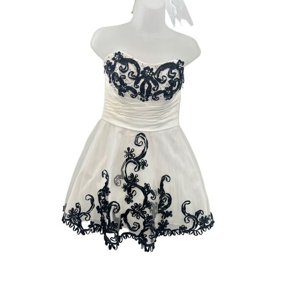 Cinderella  - Picture 2 of 11